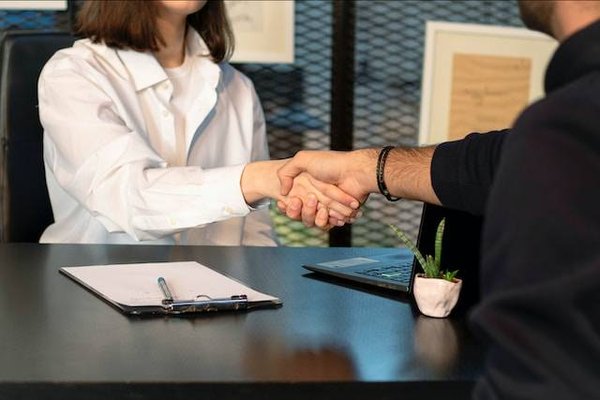 Pourquoi faire appel à une agence immobilière à Thonon les Bains si on vient de la Gironde ?